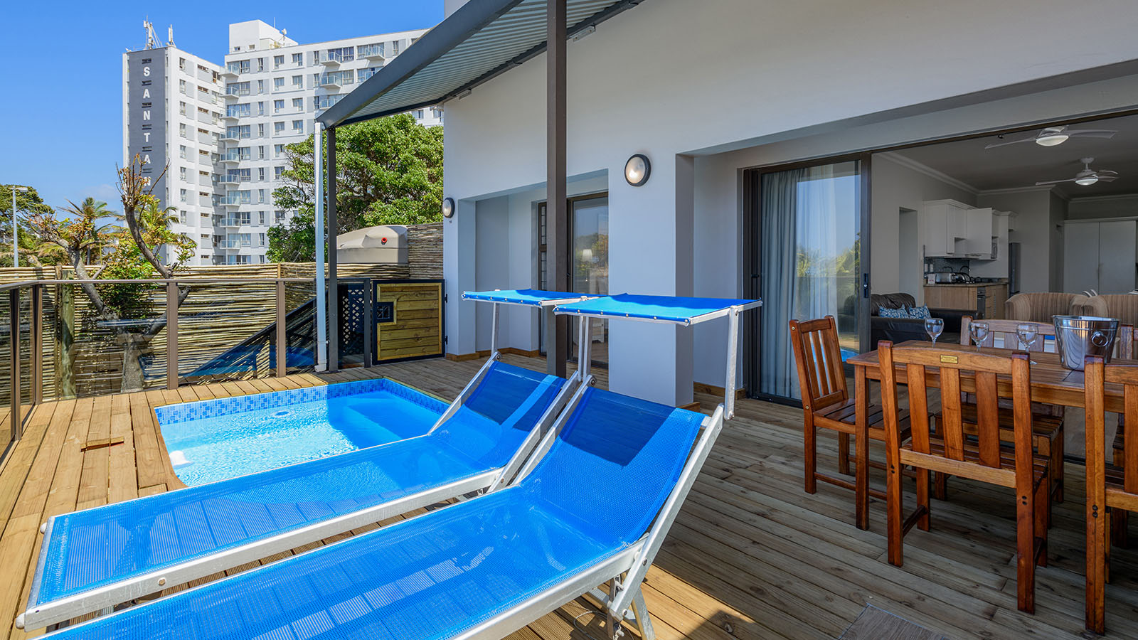 Three Bedroom Luxury Apartment with Splash Pool