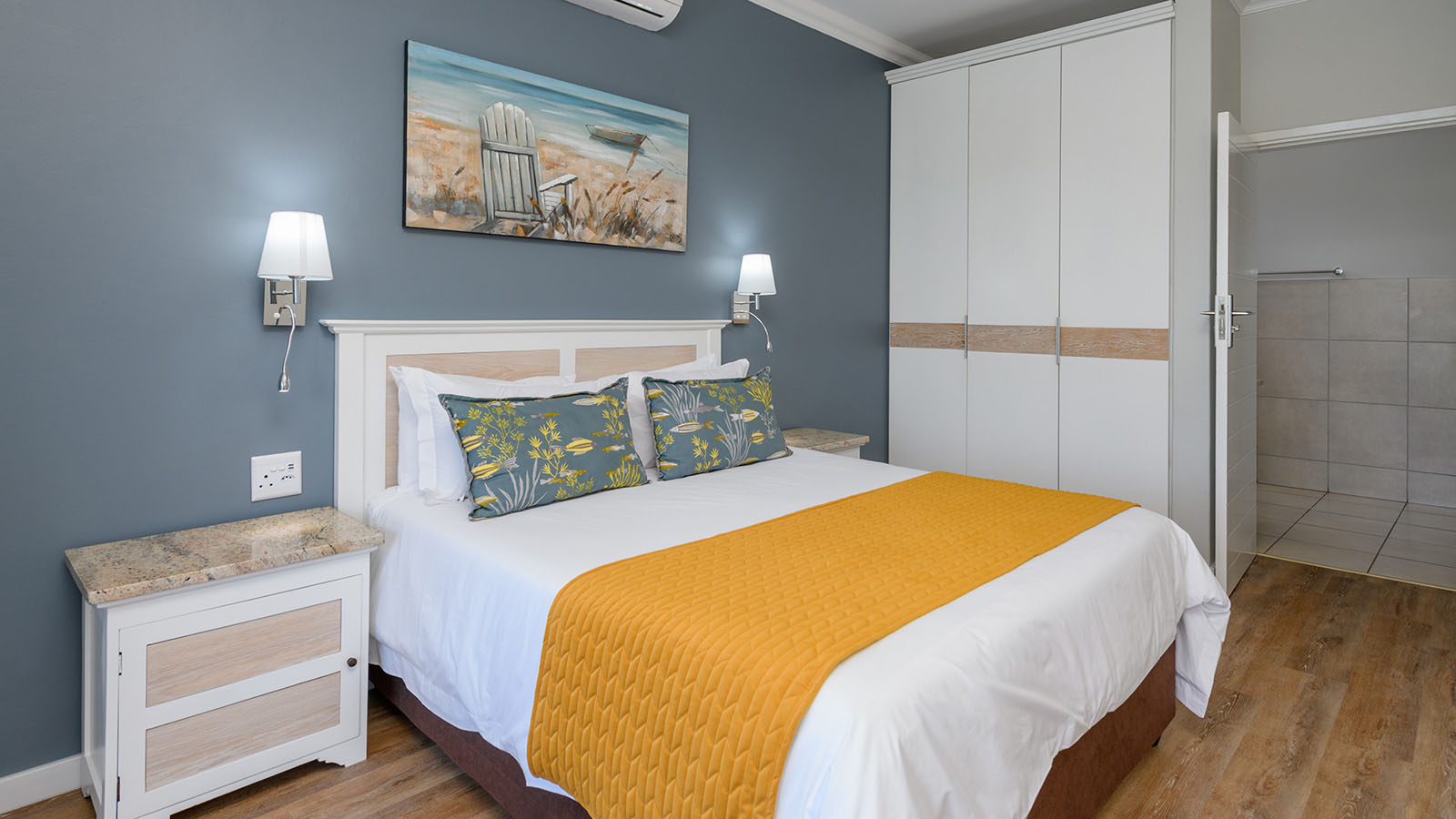 Three Bedroom Luxury Apartment with Splash Pool
