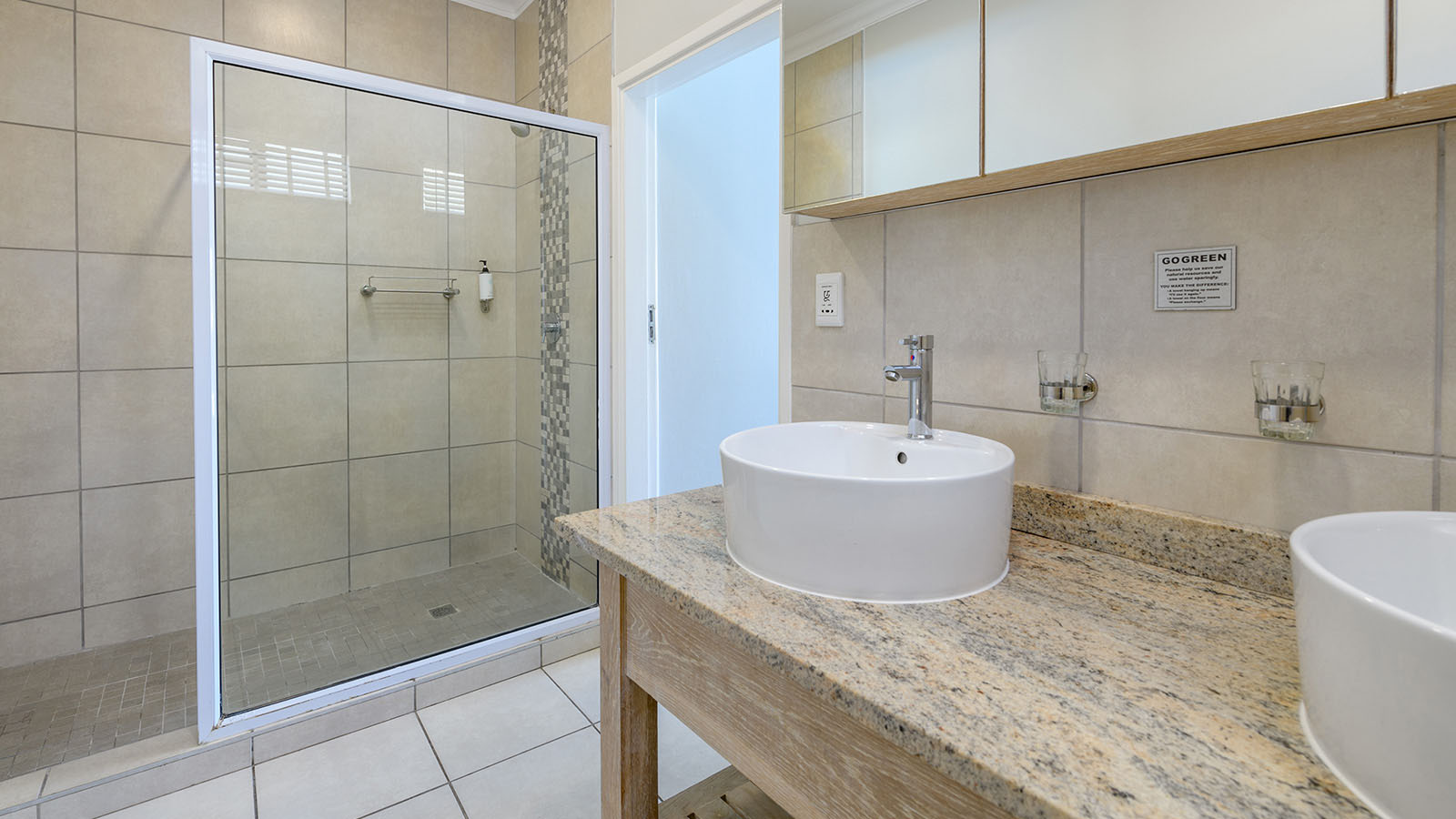 Three Bedroom Luxury Apartment with Splash Pool